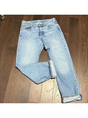 Levi’s 501 Men’s Medium Wash Cotton Classic Straight Leg Jeans Size 32